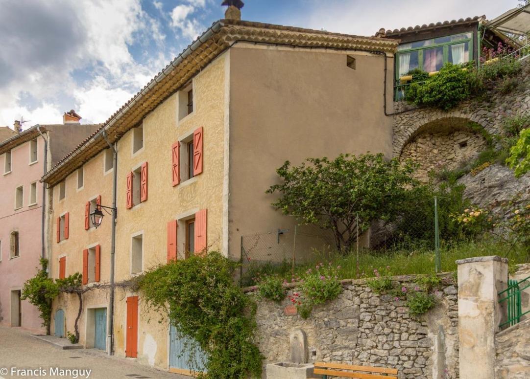 Gite Chambres D'Hotes Le Bellevue Montbrun-les-Bains Exterior foto